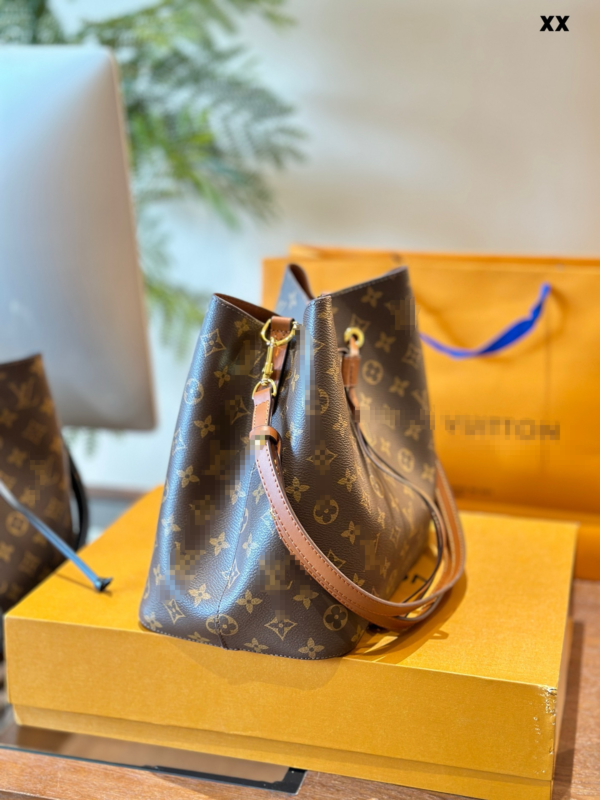 1-v champagne bag Noé - Image 7